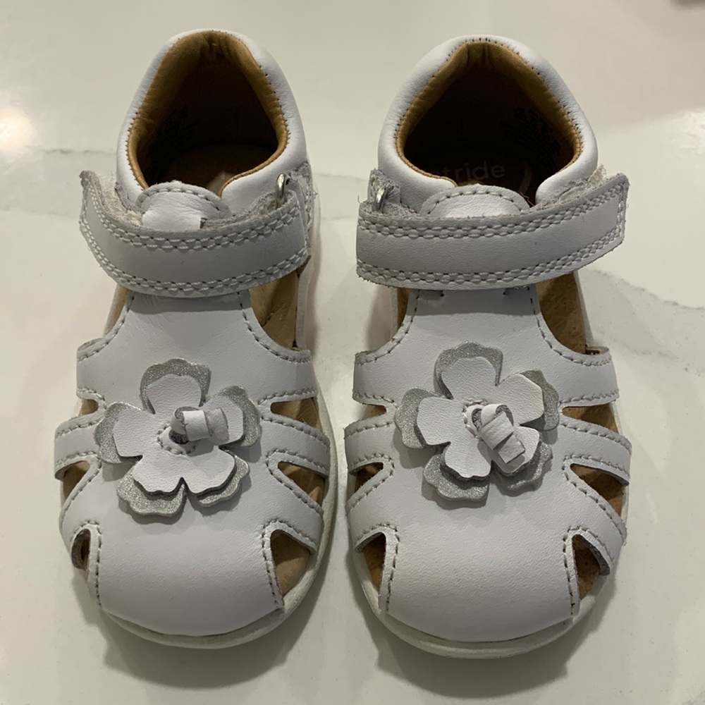 Stride Rite Memory Foam White Leather Sandals sz 5.5 like new worn once
